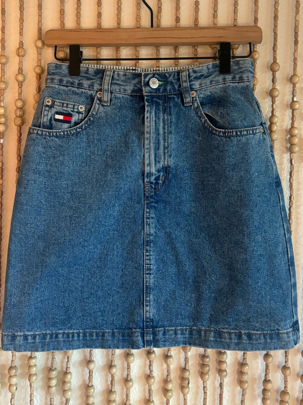 Vintage Tommy Hilfiger Y2K 90s Style Medium Wash Denim Mini Preppy Mom Skirt 2 - Picture 2 of 5